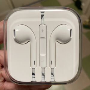 New Apple Earphones Headphone Wired In-Ear Earbuds AUX Jack iPhone Brand New